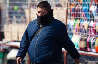 En temporada de frío y por la calidad del aire, se recomienda tapar nariz y boca | Cuartoscuro