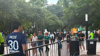 Siguen llegando aficionados al Fan Fest. | Gabriela Garza