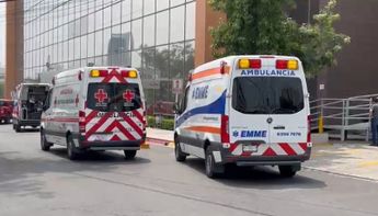 Ambulancias llegaron al sitio en la avenida De la Clínica, entre Sertoma y Doctor Raúl Calderón. | Mayte Villasana