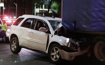 Camioneta se impacta contra vehículo pesado | Enrique Luna