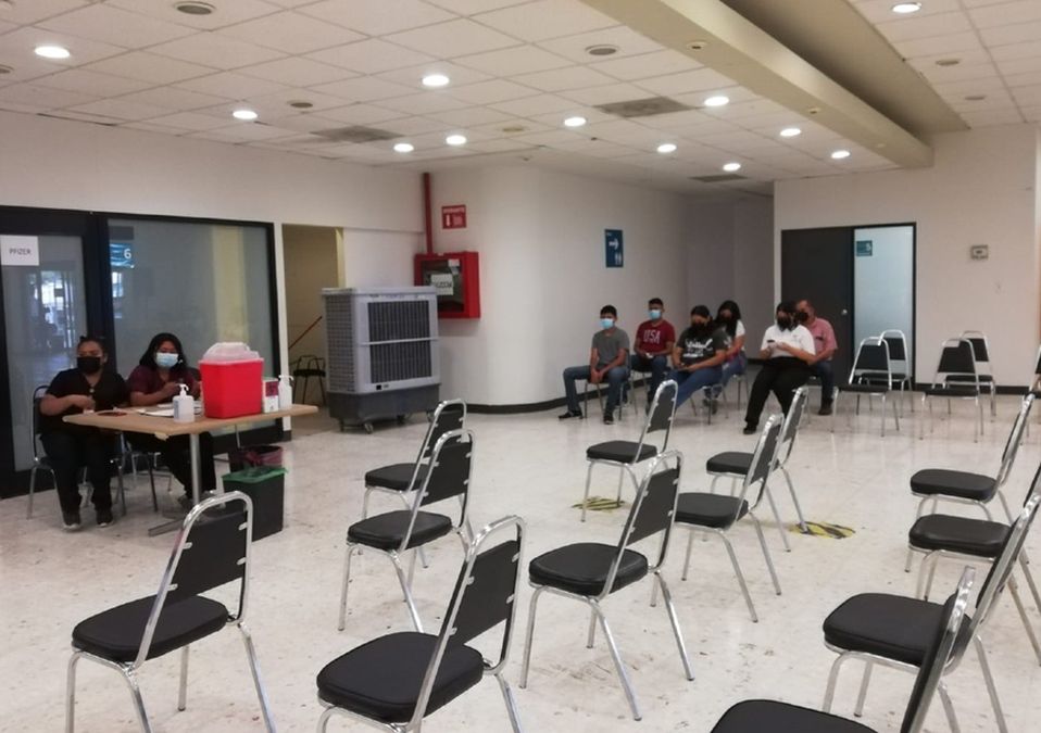 Punto fijo de vacunación covid en San Nicolás registra poca afluencia. | Sandra González