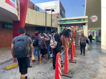 Exterior de la estación Universidad del Metrorrey. | Víctor González Garza