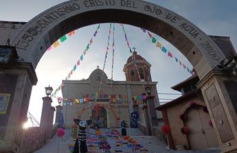 Minutos antes de las 8:00am se instaló un operativo por parte de elementos de tránsito, los cuales apoyarán a la vialidad en el transcurso del día.
