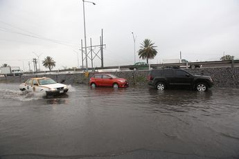 Lluvia en Nuevo León / Raúl Palacios