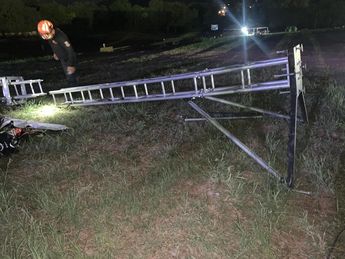 Estructura metálica colapsada dentro del festival en Santiago, Nuevo León. | Cortesía