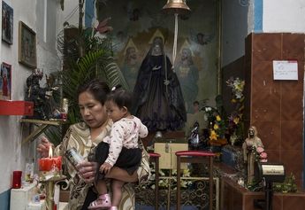 La CdMx alberga el Santuario Nacional de la Santa Muerte; Juan Carlos imparte misas de exorcismo y ceremonias dedicadas a presos / Cuartoscuro