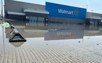Walmart inundado | Pedro Delgado
