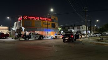 La Policía de Apodaca acordonó la zona de los hechos y agentes ministeriales y peritos también llegaron al lugar. | Ángel Mercado