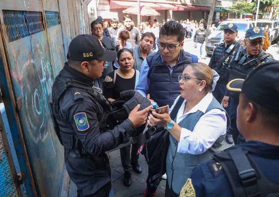 La CNTE permanece en las inmediaciones del Zócalo para instalar plantón | Cuartoscuro