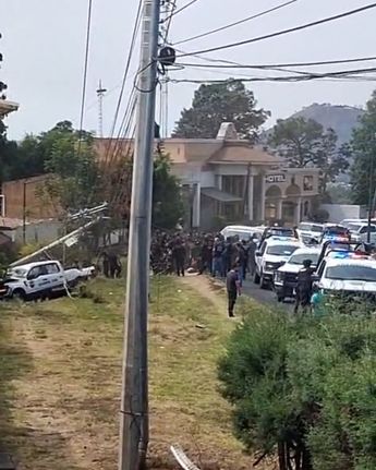 Se activó un protocolo de resguardo en la zona del siniestro, sobre la carretera de Uruapan - Paracho | Redes sociales
