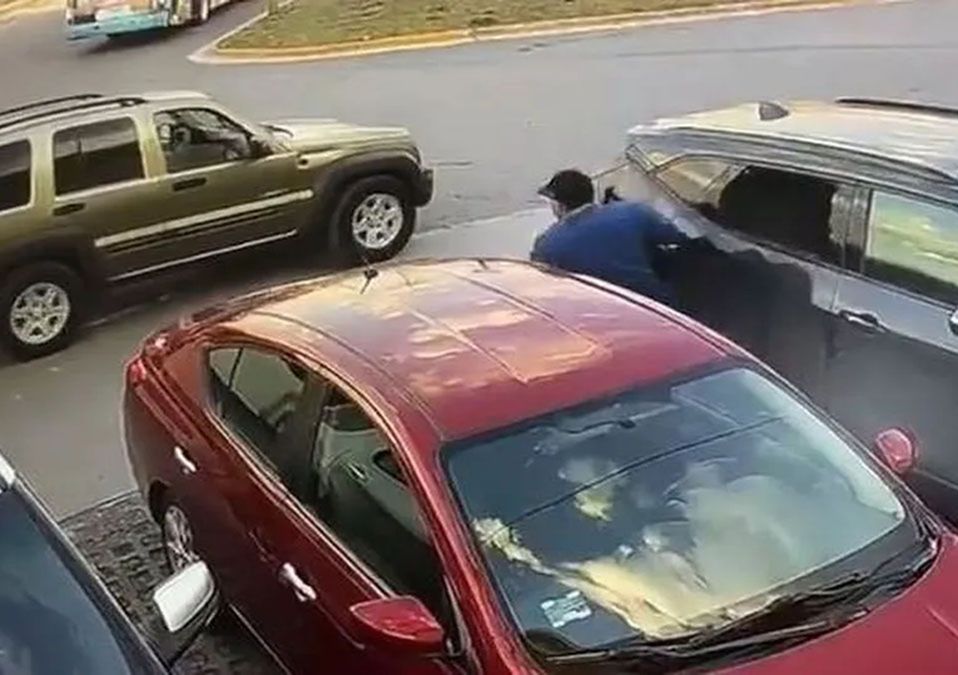 Captan doble robo a autos afuera de carnicería en Apodaca