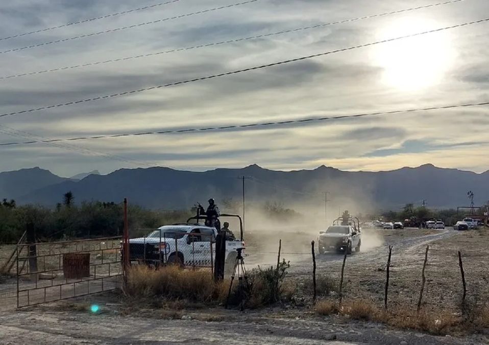 Grupo armado ataca a balazos a policías de Salinas Victoria; hay 5 muertos y 5 detenidos