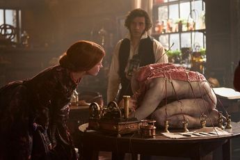 Oscar Isaac, Jacob Elordi y Mia Goth protagonizan “Frankenstein” de Guillermo del Toro, una de las cintas más importantes del año.