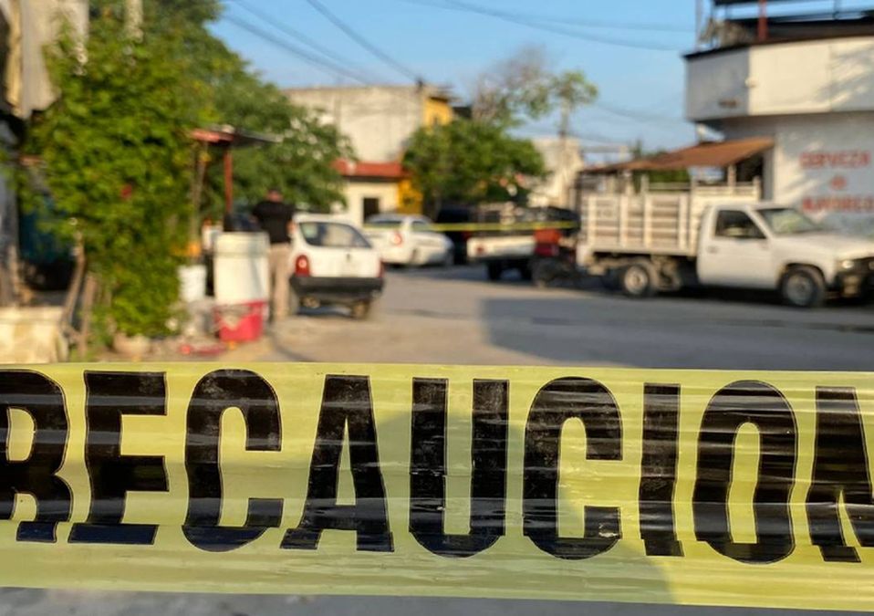 Cintillo de precaución / Miranda Arias