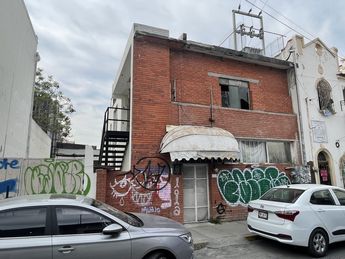 Casa Abandonada en Barrio Antiguo / Jerónimo Villarreal