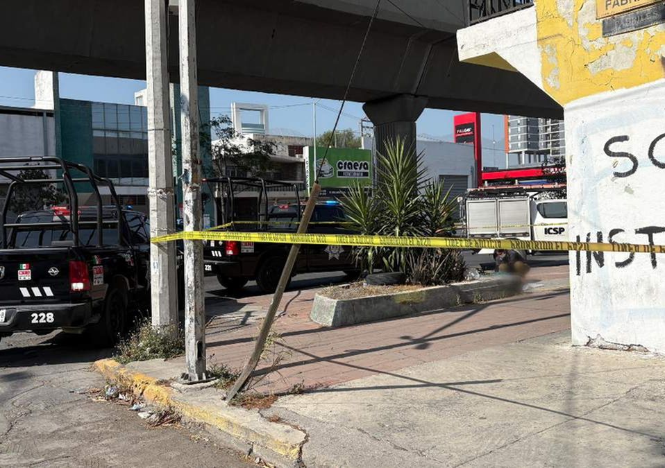 La zona donde fue encontrado el hombre se mantuvo acordonada por varias horas. | Ángel Mercado