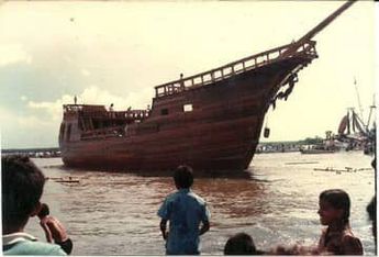 Construcción del galeón Marigalante en los 80. | Foto: Ráámoon vía Instagram.