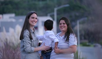 Matrimonios LGBT buscarán modificar trámites de adopción en Durango