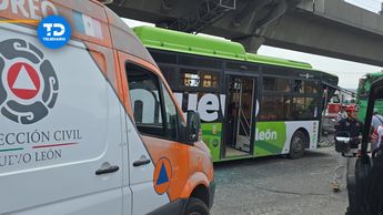 Accidente entre rutas urbanas en avenida Juárez | Especial