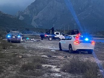 Elementos de la Policía de García, Fuerza Civil y ministeriales hicieron presencia en el predio donde fue encontrado el cuerpo. | Susana Paredes
