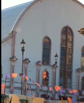 El fuego se originó en el segundo piso.