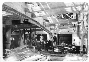Primeras fotografías de la construcción del Teatro Isauro Martínez (Archivo-Milenio)