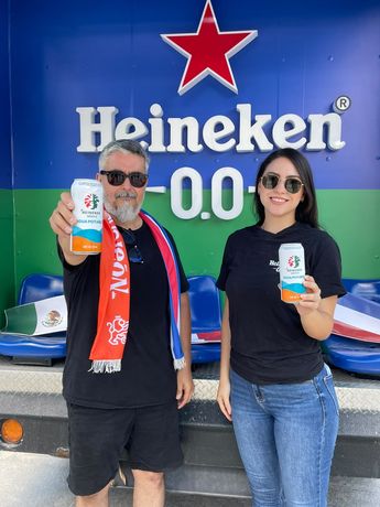 La entrega gratuita de agua forma parte de la estrategia de Consumo Inteligente de HEINEKEN México. (Cortesía)