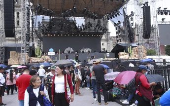 Primeras personas en el Zócalo para ver el Grito de Independencia 2023/ Juan Carlos Bautista
