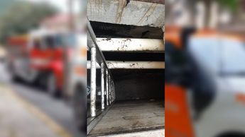 Los hombres caen un cisterna de aproximademente de dos metros.| Especial