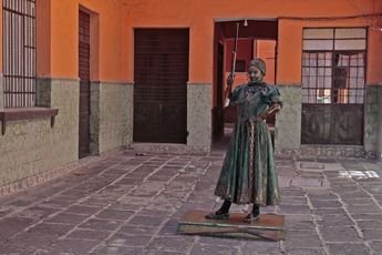 Pamela Águila asegura que ser una estatua viviente requiere una gran exigencia / Melanie Torres