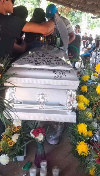 Luis intervino para defender a su madre e intentó que su hermano se tranquilizara; sin embargo, la discusión escaló hasta convertirse en una pelea.