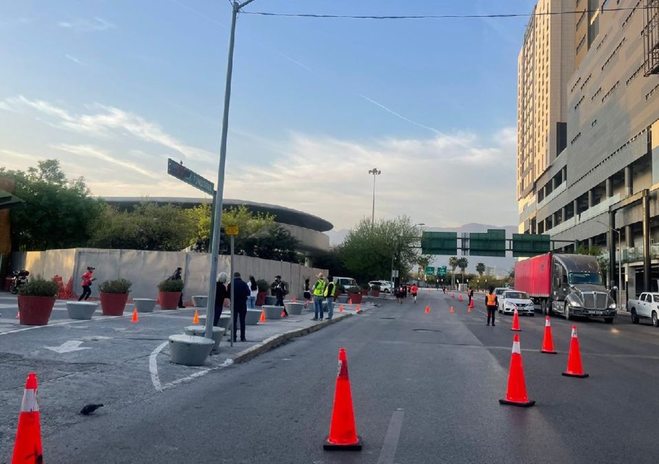 Cierres viales por carrera deportiva en Monterrey. / Monserrat Contreras