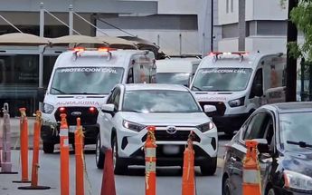 Ambulancias de Protección Civil de General Terán saliendo del Hospital Universitario. | Fabricio Gallegos