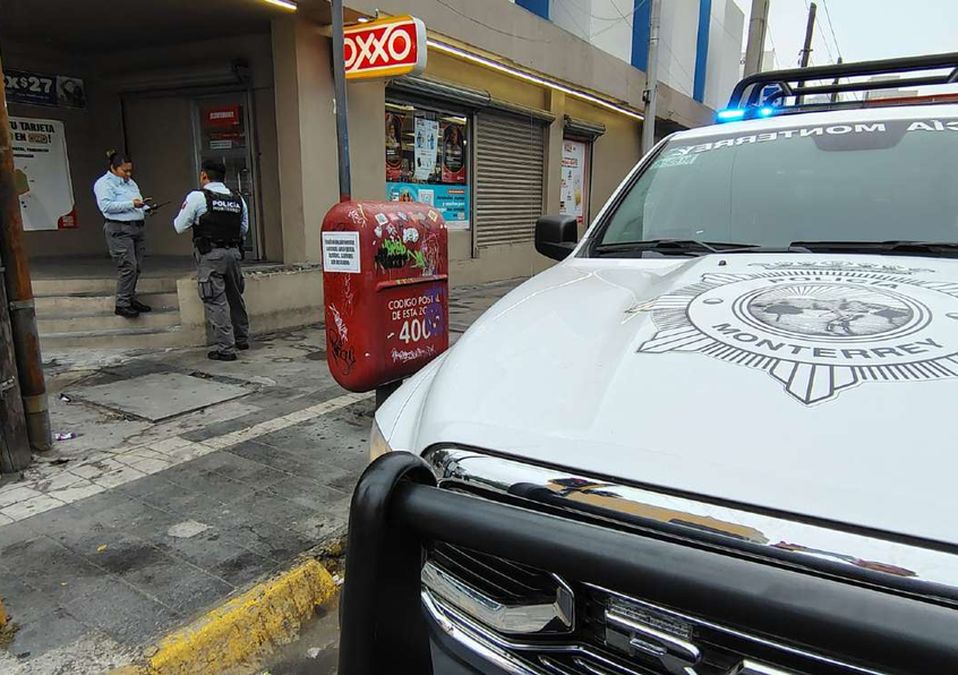 La Policía de Monterrey investigará las circunstancias alrededor del abandono del arma en la tienda de conveniencia. | Agustín Martínez