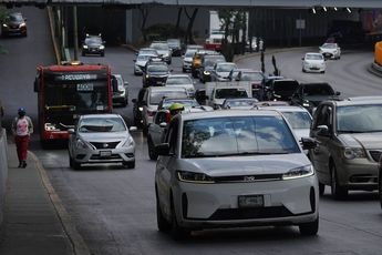 Autos transitan por calles de México, todos ellos con placas vigentes / Agencia Cuartoscuro