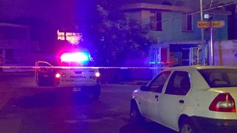 Elementos de la Policía de Proximidad de Escobedo llegaron a la escena del crimen en la colonia Infonavit Monterreal. | Leyda Estrada