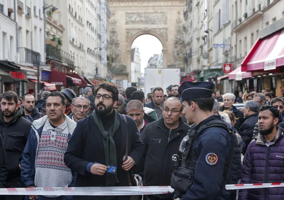 Tiroteo en París previo a Navidad deja al menos 3 muertos y 3 heridos