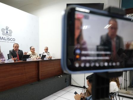 Los funcionarios ofrecen un espacio para responder preguntas a la prensa. | Coordinación de Seguridad Jalisco