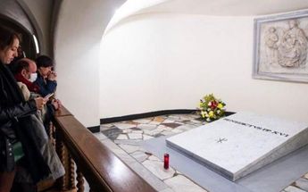 Tumba del papa Benedicto/ AP