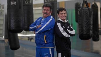 “Chispa” Medina y el profesor Guzmán, preparando la próxima defensa de su título y consolidando el talento del boxeo jalisciense | Fernando Carranza