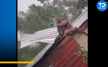 Mujer techo casa