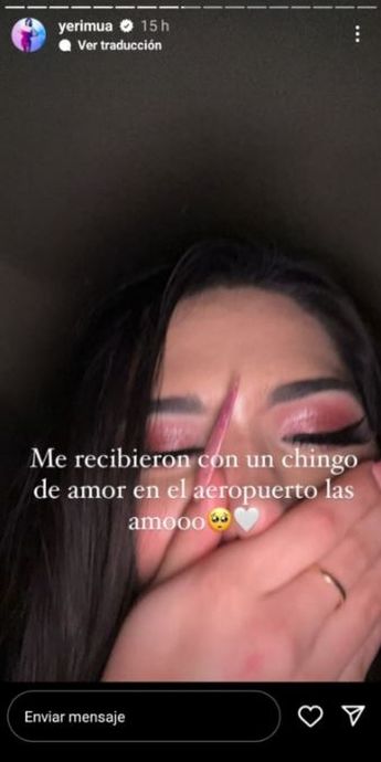 Yeri Mua compartió su alegría al ser recibida en el aeropuerto de Mérida