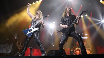 Fue en punto de las 21:20 horas cuando el concierto dio comienzo. | Luis Guerra
