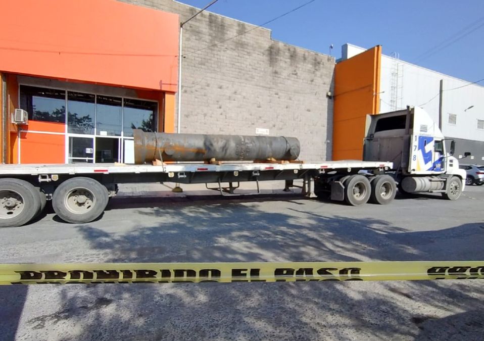 Muere trailero frente al Mercado de Abastos en San Nicolás. | Agustín Martínez