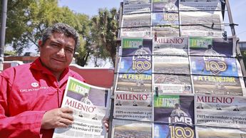 La mayoría de los voceadores de antaño han desaparecido, Miguel Ángel sobrevive / Andrés Lobato
