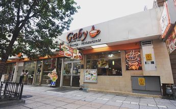 Cafetería con robot mesero en Monterrey | Especial