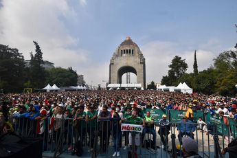 Aficionados viendo el México vs Polonia en el FIFA Fan Fest/ Haarón Álvarez