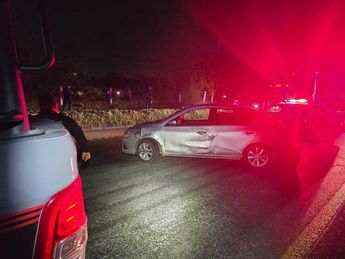El vehículo que tripulaban los sospechosos se estrelló en dos ocasiones antes de ser detenidos. | Cortesía