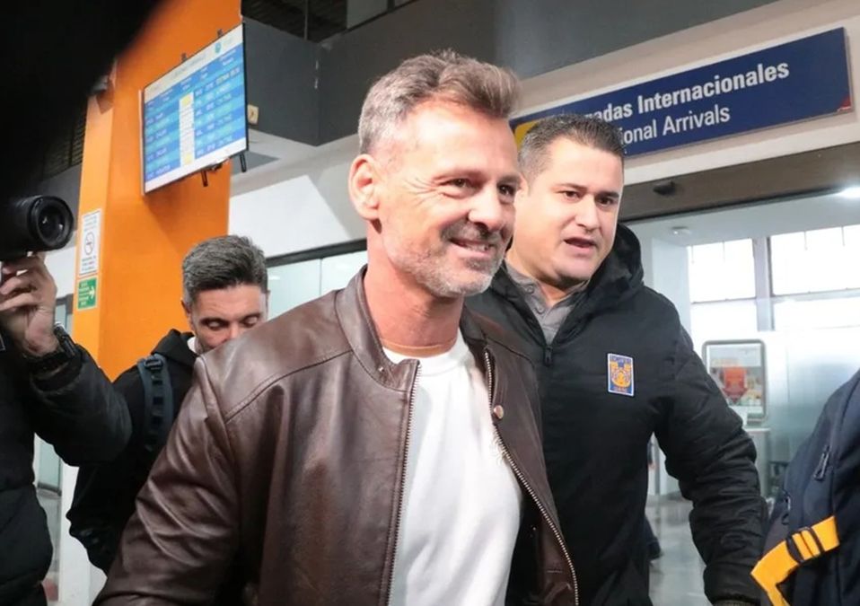 Diego Cocca, nuevo DT de Tigres, llega a Monterrey