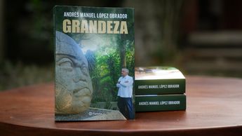 Así luce ‘Grandeza’, el nuevo libro de Andrés Manuel López Obrador | X: @lopezobrador_